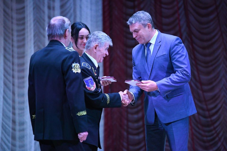 Леонид Пасечник: В этот праздничный для Луганщины день продолжил участие в торжествах на родине Стахановского движения Леонид Пасечник: В этот праздничный для Луганщины день продолжил участие в торжествах на родине Стахановского движения