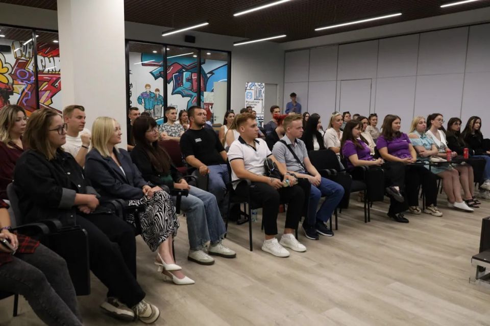 Молодые специалисты Перевальского муниципального округа приняли участие в Форуме работающей молодежи Молодые специалисты Перевальского муниципального округа приняли участие в Форуме работающей молодежи
