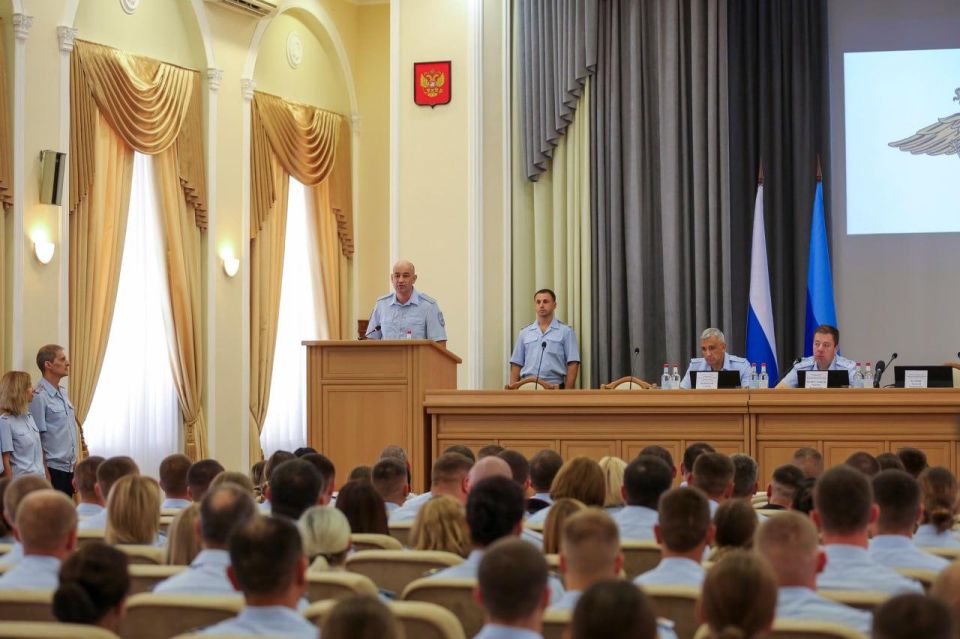 120 выпускников Луганского филиала ВИ МВД России получили служебные удостоверения 120 выпускников Луганского филиала ВИ МВД России получили служебные удостоверения