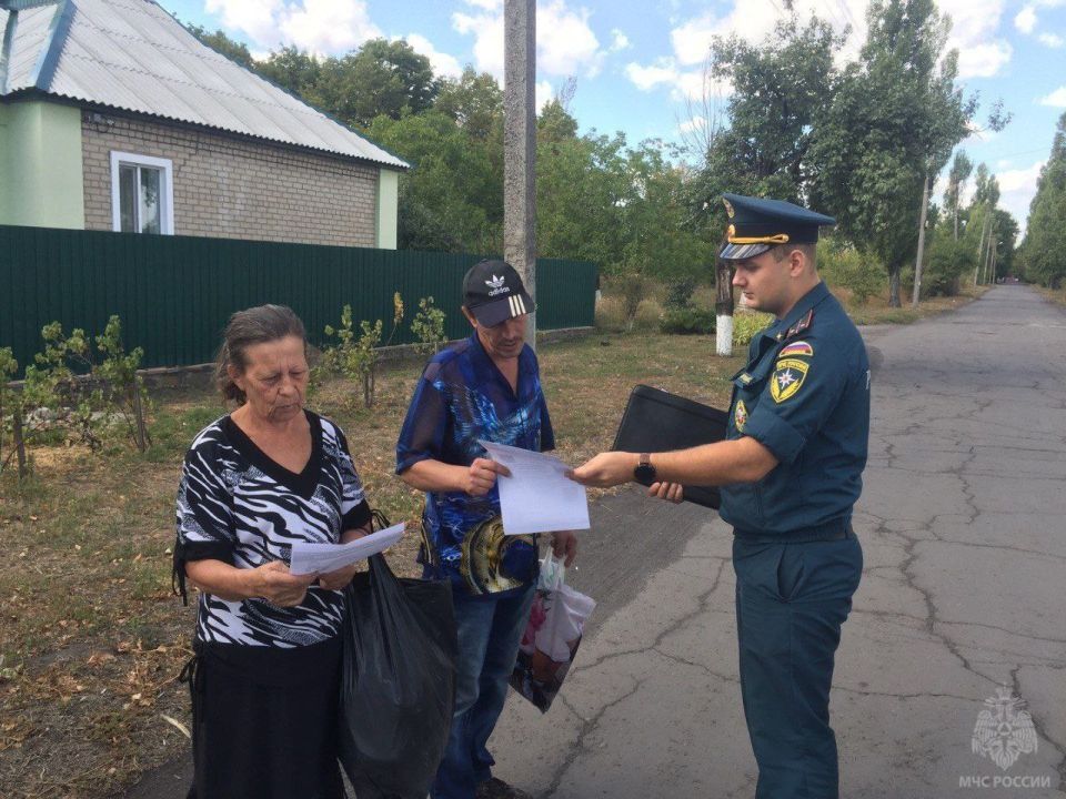 В поселке городского типа Дубовский прошел профилактический рейд, направленный на предупреждение пожаров В поселке городского типа Дубовский прошел профилактический рейд, направленный на предупреждение пожаров