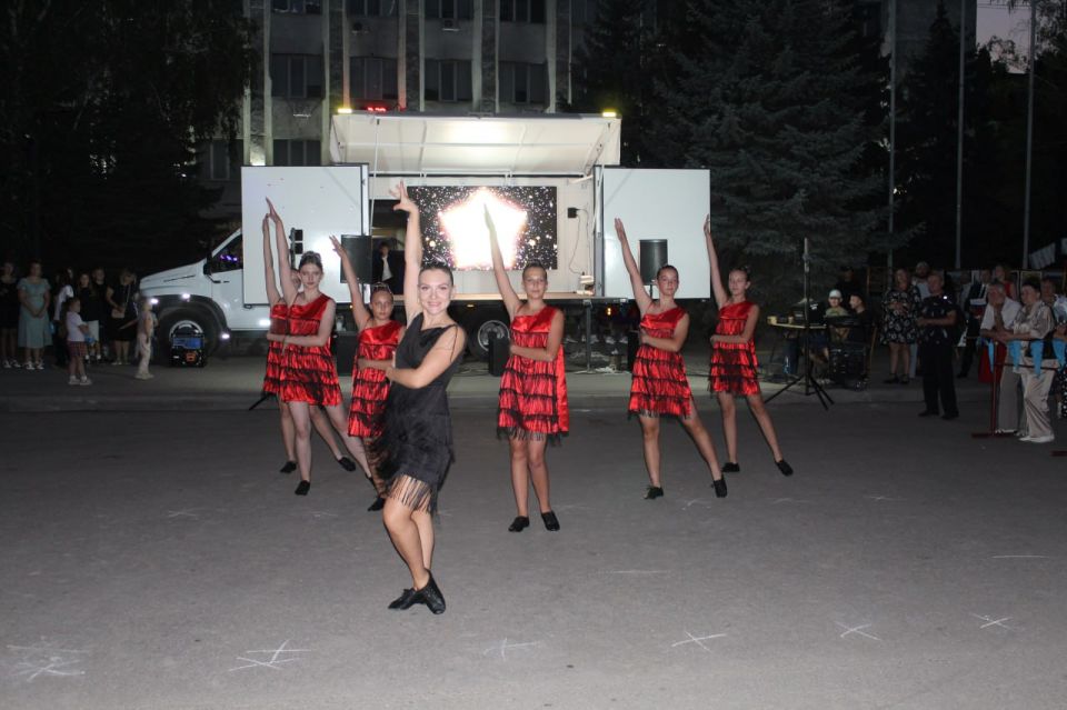 Праздничный концерт в честь Дня шахтера и Дня города украсил центральную площадь Кировска Праздничный концерт в честь Дня шахтера и Дня города украсил центральную площадь Кировска