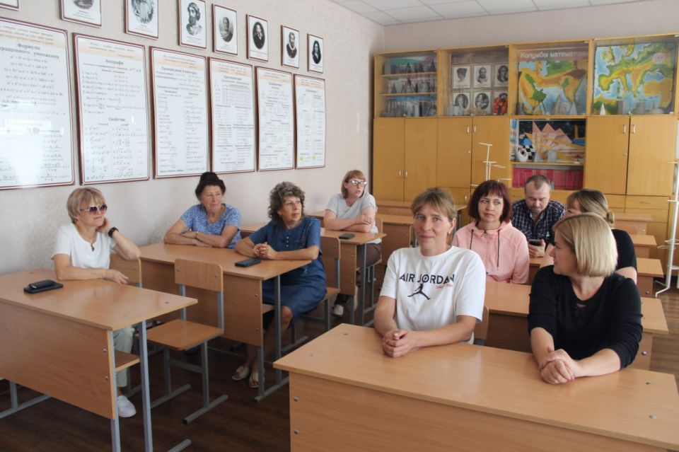 В рамках акции «Родительская приемка» единороссы Славяносербщины посетили Лотиковскую школу, где совместно с представителями образования и родительской общественностью провели осмотр помещений перед началом учебного года В рамках акции «Родительская приемка» единороссы Славяносербщины посетили Лотиковскую школу, где совместно с представителями образования и родительской общественностью провели осмотр помещений перед началом учебного года