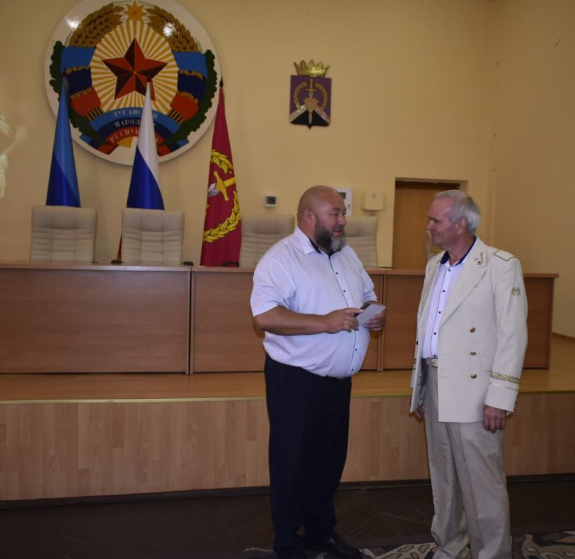 В Перевальске прошло торжественное награждение работников угольной отрасли В Перевальске прошло торжественное награждение работников угольной отрасли