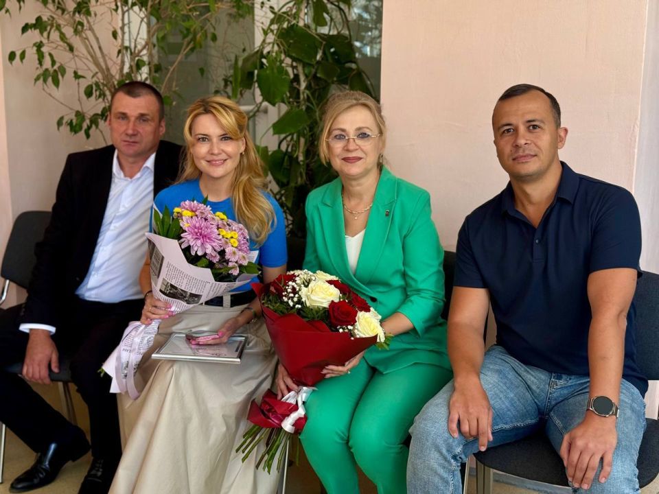 Дарья Лантратова: В стенах Кировской гимназии сегодня особая атмосфера — праздника, надежд и новых начинаний Дарья Лантратова: В стенах Кировской гимназии сегодня особая атмосфера — праздника, надежд и новых начинаний