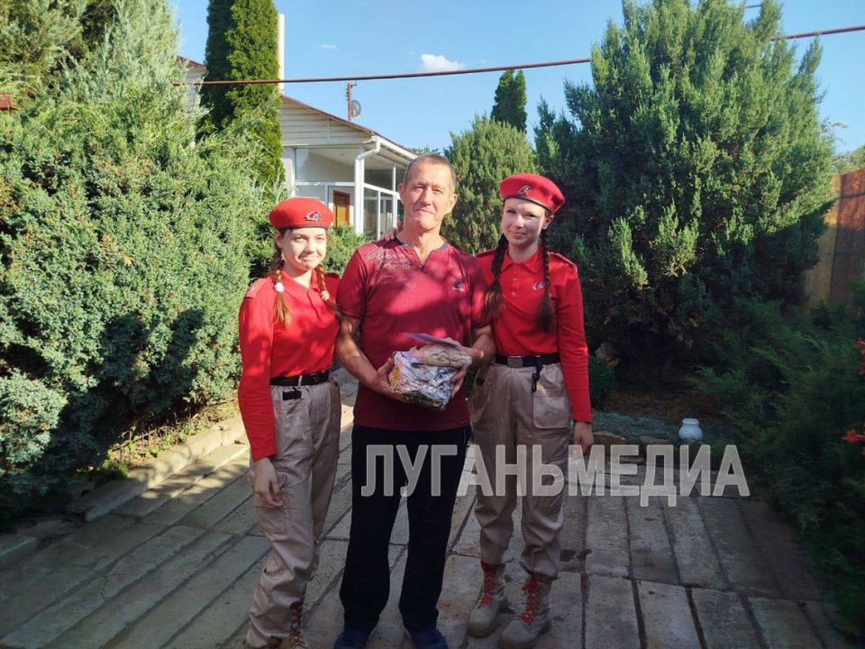 Молодежь Стаханова приняла активное участие в поздравление местных горняков с Днем шахтера Молодежь Стаханова приняла активное участие в поздравление местных горняков с Днем шахтера