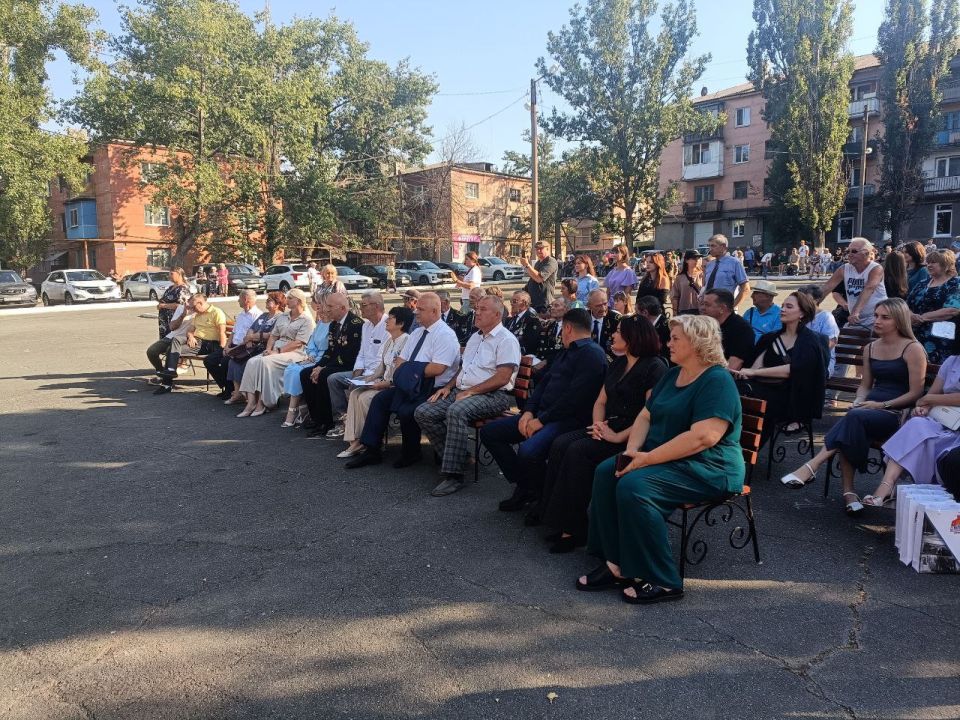 Константин Бутримов: В Ирмино отметили День города, День шахтера и 90-летие Стахановского движения, открыв фестиваль «Родина рекорда» Константин Бутримов: В Ирмино отметили День города, День шахтера и 90-летие Стахановского движения, открыв фестиваль «Родина рекорда»
