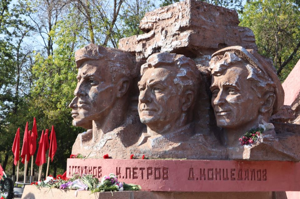 Сегодня, по уже сложившейся традиции, праздничные мероприятия продолжились в Ирмино Сегодня, по уже сложившейся традиции, праздничные мероприятия продолжились в Ирмино