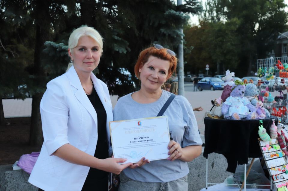 В День города на площади у памятника Алексею Стаханову прошла выставка «Город мастеров» В День города на площади у памятника Алексею Стаханову прошла выставка «Город мастеров»