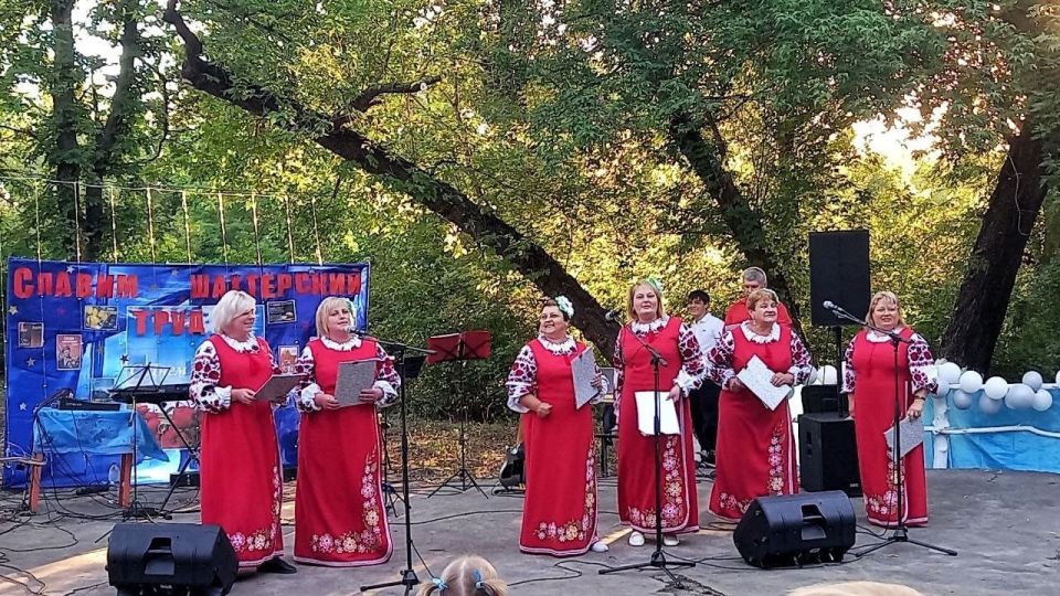 В пгт Бугаевка состоялась яркая и запоминающаяся концертная программа под названием "Славим шахтерский труд", организованная Бугаевским Домом культуры совместно с клубом "Дельта" и сотрудниками отдела по обеспечению... В пгт Бугаевка состоялась яркая и запоминающаяся концертная программа под названием "Славим шахтерский труд", организованная Бугаевским Домом культуры совместно с клубом "Дельта" и сотрудниками отдела по обеспечению...
