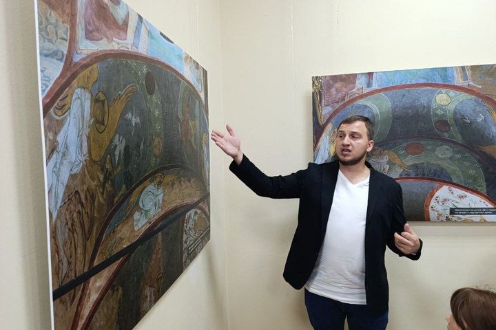 Икона с головой пса и Бог Отец в виде ангела: В Луганск привезли выставку храмовой росписи времен Ивана Грозного Икона с головой пса и Бог Отец в виде ангела: В Луганск привезли выставку храмовой росписи времен Ивана Грозного