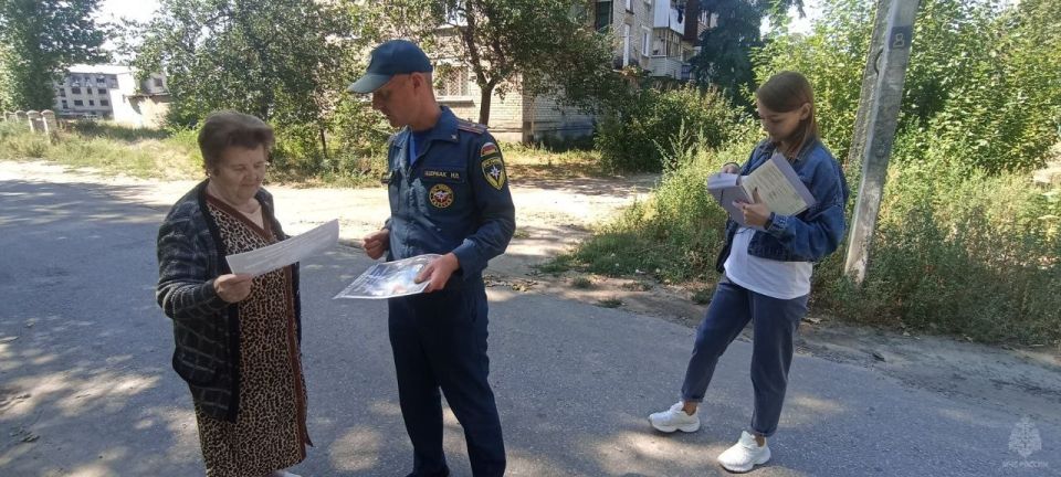 Сотрудники МЧС провели в Рубежном профилактические беседы с жителями о пожарной безопасности перед началом отопительного сезона Сотрудники МЧС провели в Рубежном профилактические беседы с жителями о пожарной безопасности перед началом отопительного сезона