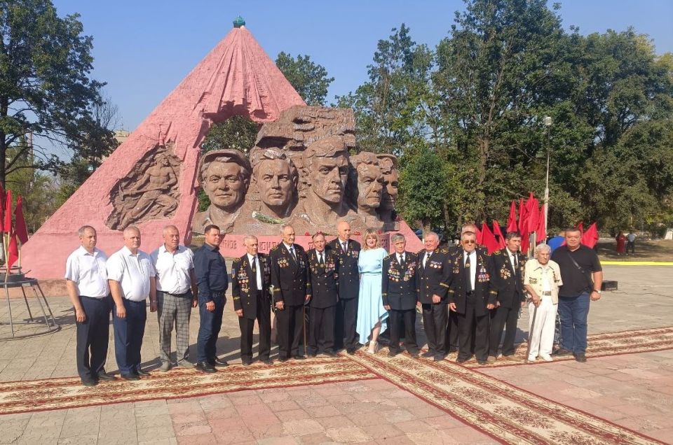 Константин Бутримов: В Ирмино отметили День города, День шахтера и 90-летие Стахановского движения, открыв фестиваль «Родина рекорда» Константин Бутримов: В Ирмино отметили День города, День шахтера и 90-летие Стахановского движения, открыв фестиваль «Родина рекорда»