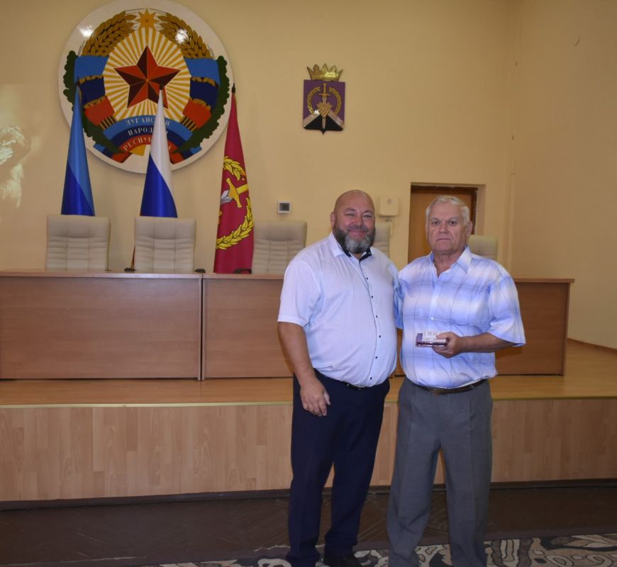 В Перевальске прошло торжественное награждение работников угольной отрасли В Перевальске прошло торжественное награждение работников угольной отрасли