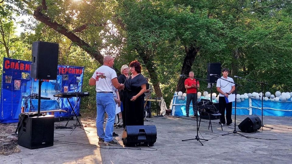 В пгт Бугаевка состоялась яркая и запоминающаяся концертная программа под названием "Славим шахтерский труд", организованная Бугаевским Домом культуры совместно с клубом "Дельта" и сотрудниками отдела по обеспечению... В пгт Бугаевка состоялась яркая и запоминающаяся концертная программа под названием "Славим шахтерский труд", организованная Бугаевским Домом культуры совместно с клубом "Дельта" и сотрудниками отдела по обеспечению...