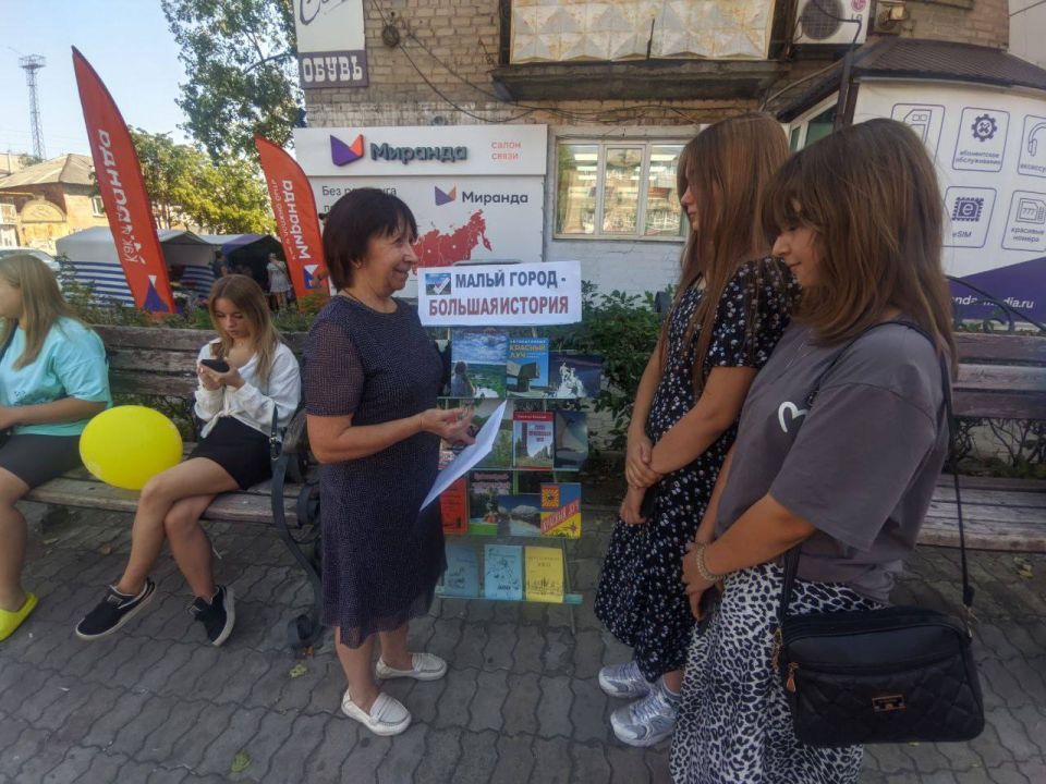 Самые эрудированные ребята участвуют в книжных викторинах! Самые эрудированные ребята участвуют в книжных викторинах!