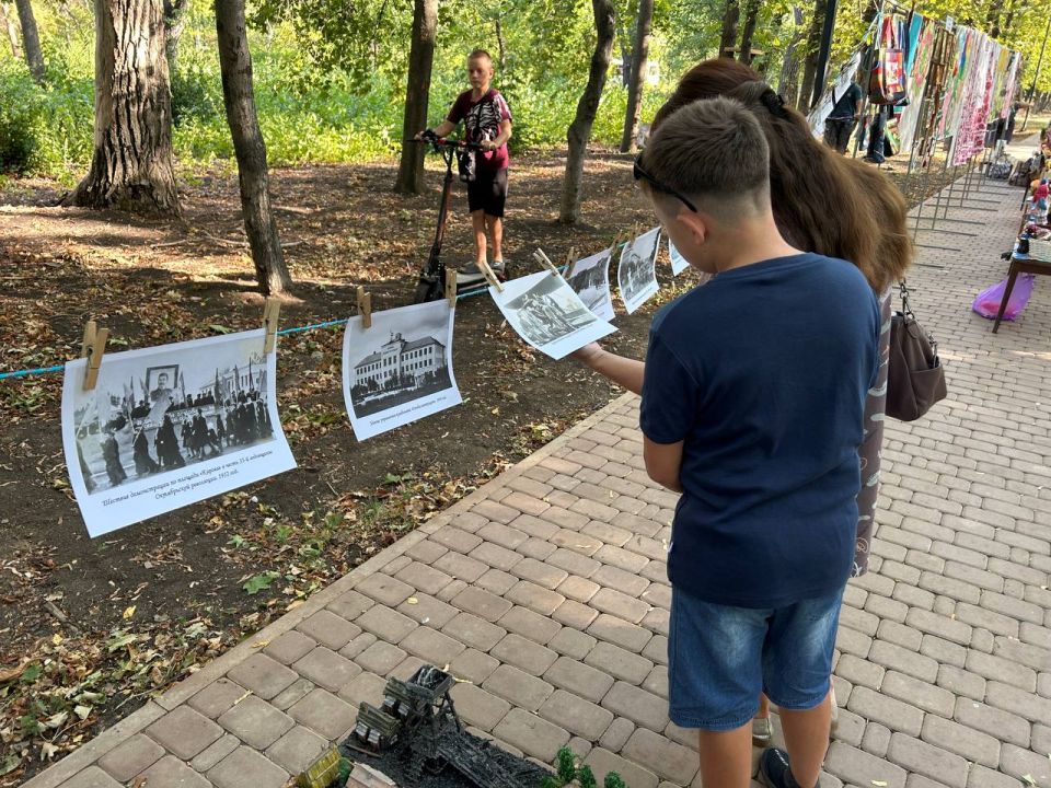 Праздничные мероприятия к юбилею города Красный Луч и Дню шахтера объединили жителей всех поколений Праздничные мероприятия к юбилею города Красный Луч и Дню шахтера объединили жителей всех поколений