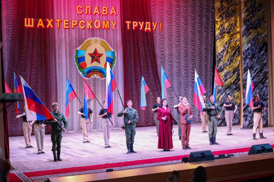 Игорь Рябушкин: ТОРЖЕСТВА В ЧЕСТЬ ДНЯ ГОРОДА, ДНЯ ШАХТЕРА И 90-ЛЕТИЯ СТАХАНОВСКОГО ДВИЖЕНИЯ В СТАХАНОВЕ Игорь Рябушкин: ТОРЖЕСТВА В ЧЕСТЬ ДНЯ ГОРОДА, ДНЯ ШАХТЕРА И 90-ЛЕТИЯ СТАХАНОВСКОГО ДВИЖЕНИЯ В СТАХАНОВЕ