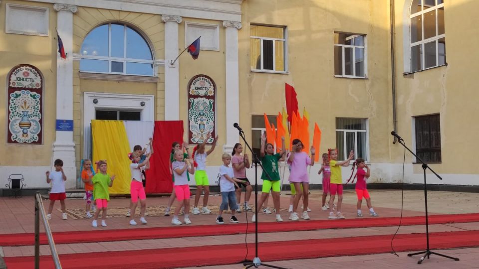 Каждый год в конце августа в нашей стране отмечается День шахтера — праздник, который символизирует труд и мужество людей, посвятивших свою жизнь добыче угля и обеспечению энергетической безопасности страны Каждый год в конце августа в нашей стране отмечается День шахтера — праздник, который символизирует труд и мужество людей, посвятивших свою жизнь добыче угля и обеспечению энергетической безопасности страны