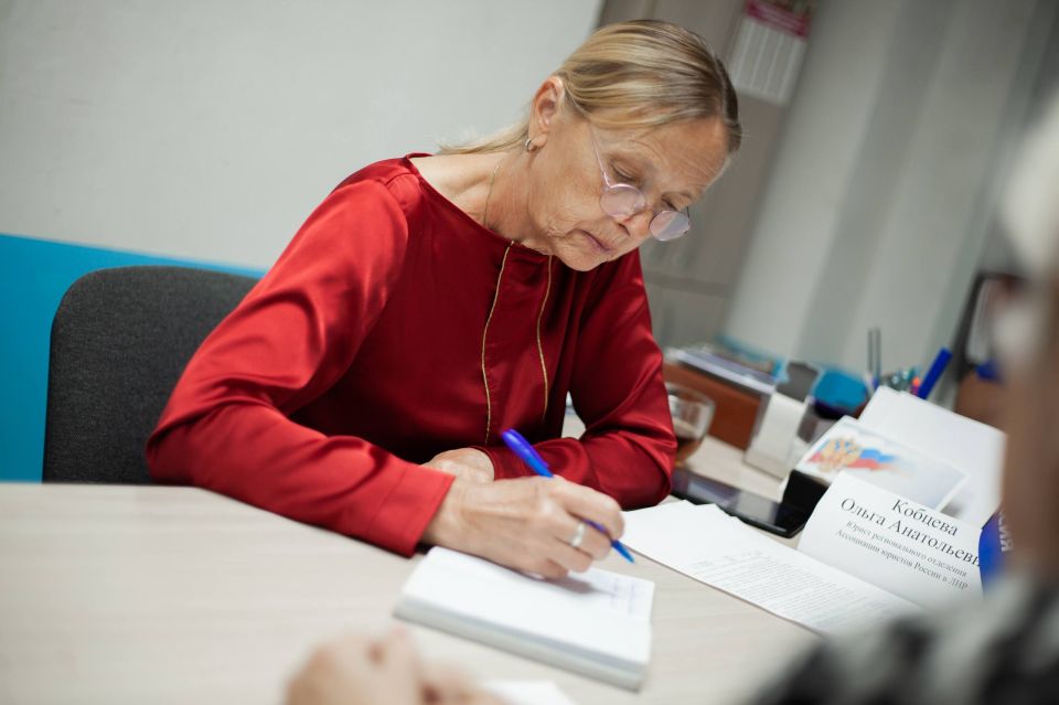 Работа в зоне СВО: личный прием граждан в Рубежном с Ольгой Кобцевой Работа в зоне СВО: личный прием граждан в Рубежном с Ольгой Кобцевой