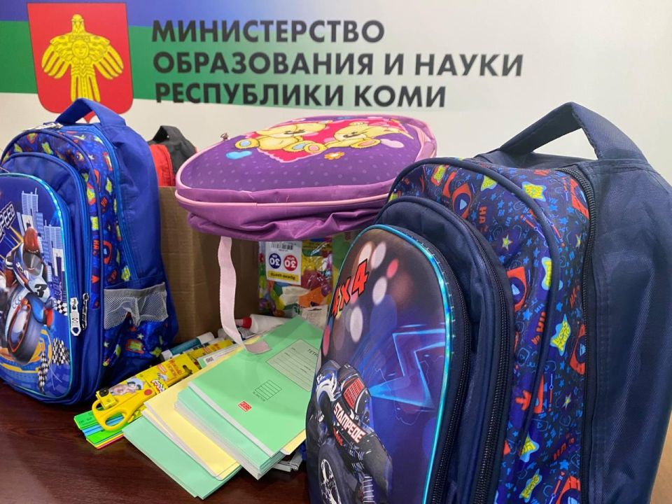 Министерство образования и науки Республики Коми направило в город Ровеньки Луганской Народной Республики школьные принадлежности Министерство образования и науки Республики Коми направило в город Ровеньки Луганской Народной Республики школьные принадлежности
