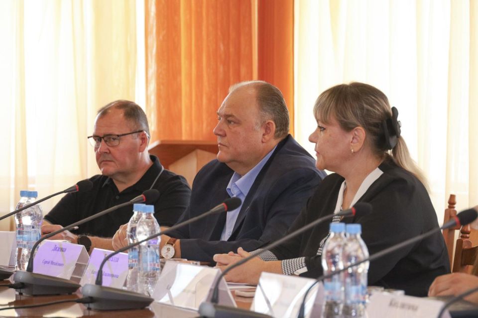 В Луганске обсудили особенности развития социального предпринимательства в республике В Луганске обсудили особенности развития социального предпринимательства в республике