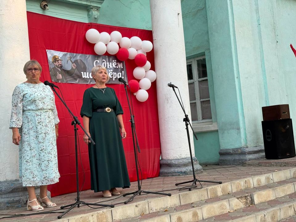В поселке Северный День Шахтера отметили праздничным концертом В поселке Северный День Шахтера отметили праздничным концертом