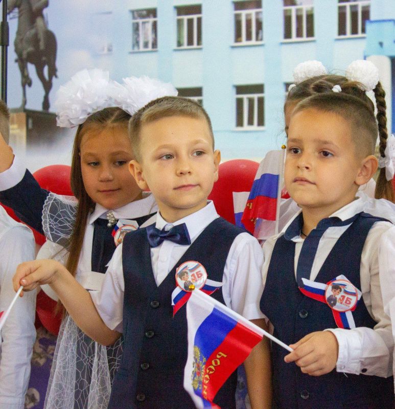 Анна Тодорова: Дорогие ребята, искренне поздравляю вас с началом нового учебного года Анна Тодорова: Дорогие ребята, искренне поздравляю вас с началом нового учебного года