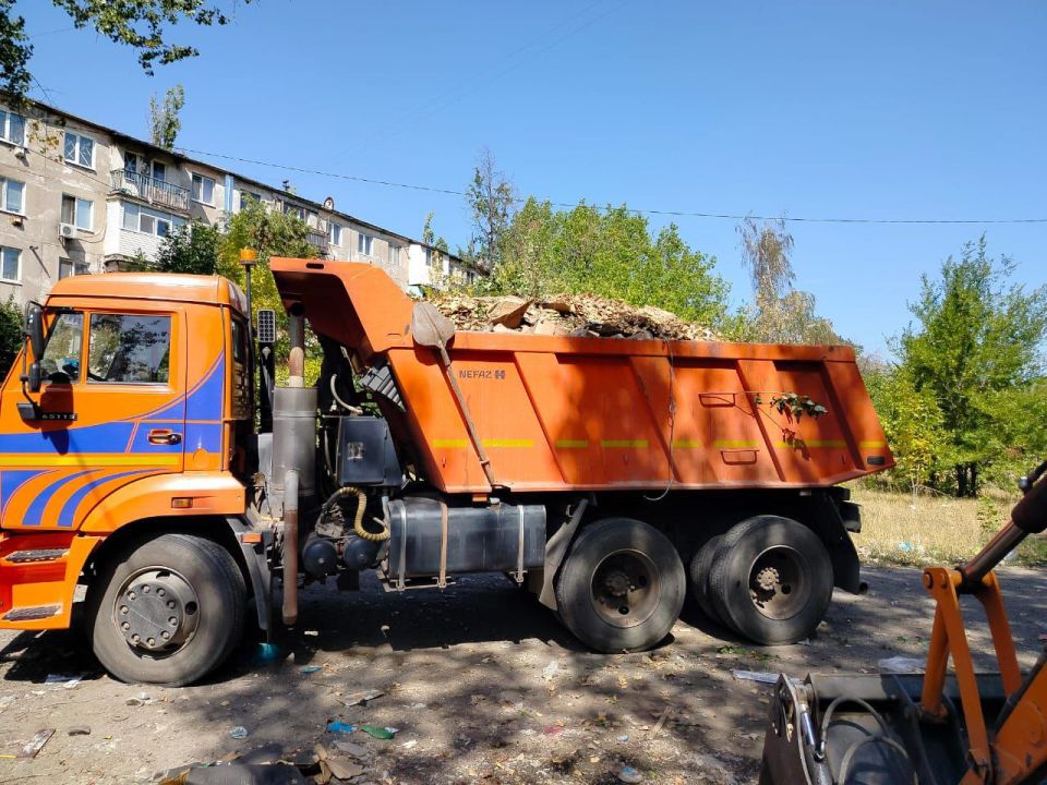 Коммунальные службы продолжают борьбу с мусором! Коммунальные службы продолжают борьбу с мусором!