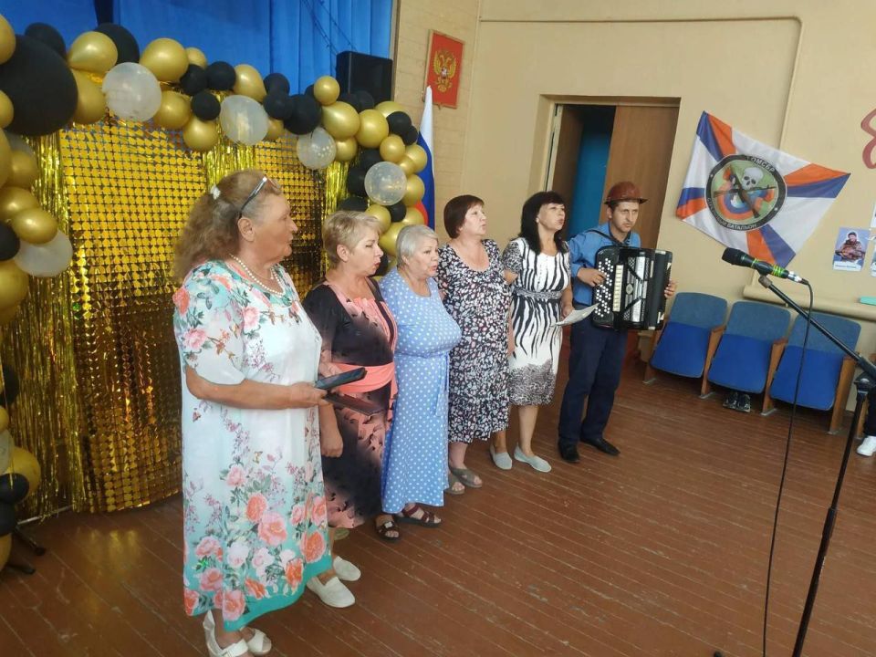В мире существуют тысячи профессий, и каждая из них важна и необходима В мире существуют тысячи профессий, и каждая из них важна и необходима