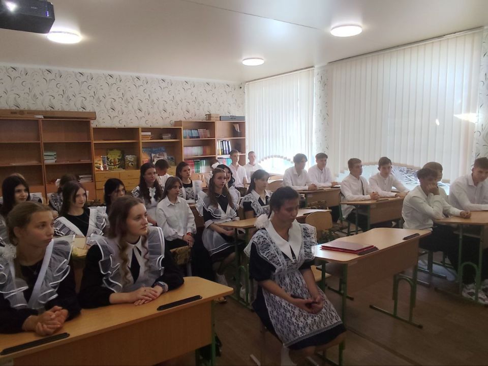 Игорь Рябушкин: День знаний - 1 сентября. С огромным чувством радости присутствовал на торжественной линейке в ГБОУ ЛНР "Марковская гимназия", посвященной началу учебного года Игорь Рябушкин: День знаний - 1 сентября. С огромным чувством радости присутствовал на торжественной линейке в ГБОУ ЛНР "Марковская гимназия", посвященной началу учебного года