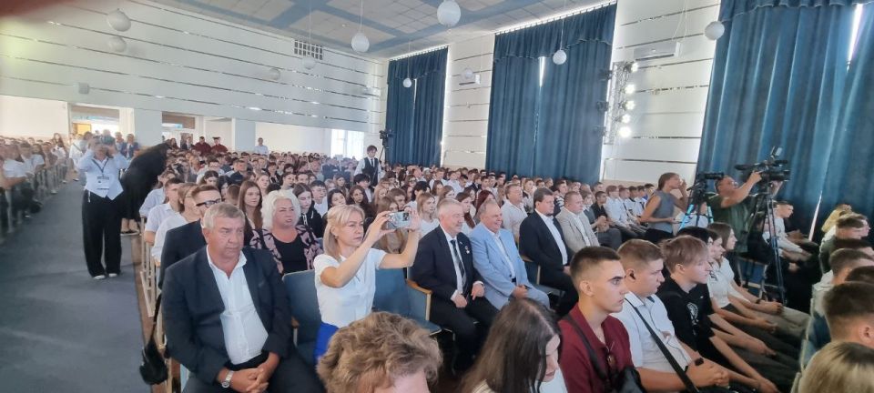 Виктор Водолацкий: 1 сентября насыщенный рабочий день в Луганской Народной Республике Виктор Водолацкий: 1 сентября насыщенный рабочий день в Луганской Народной Республике