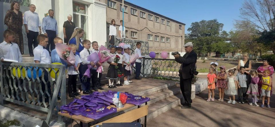 В День знаний алчевские первоклассники получили подарки от шефа-региона В День знаний алчевские первоклассники получили подарки от шефа-региона