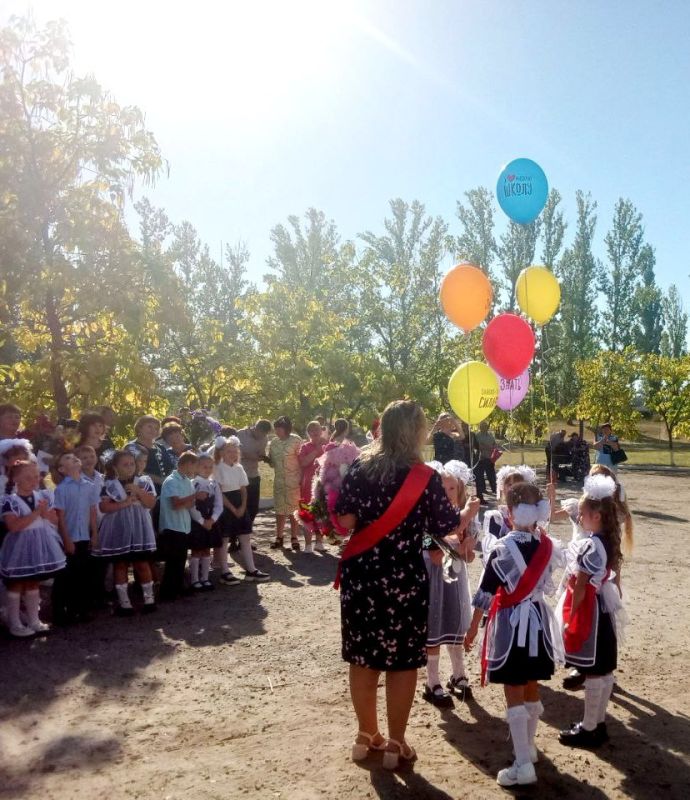 Марина Филиппова: Сегодня, в День знаний, во всех учебных заведениях нашего округа прозвучал праздничный звонок, который ознаменовал начало нового учебного года Марина Филиппова: Сегодня, в День знаний, во всех учебных заведениях нашего округа прозвучал праздничный звонок, который ознаменовал начало нового учебного года