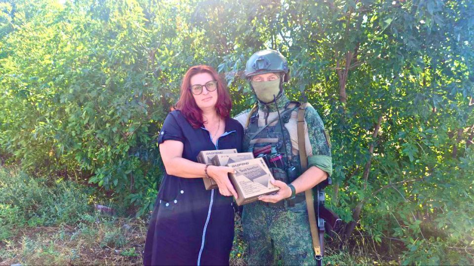 Бойцы, которые несут службу в Лисичанске, получили рации от Фонда помощи инвалидам и ветеранам боевых действий "Своих не бросаем" Бойцы, которые несут службу в Лисичанске, получили рации от Фонда помощи инвалидам и ветеранам боевых действий "Своих не бросаем"