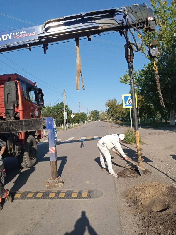 На прошедшей неделе работниками МУП «ЦКУ Троицкого района» проводились работы по обеспечению бесперебойной работы объектов, находящихся на балансе организации и благоустройству территории муниципального округа На прошедшей неделе работниками МУП «ЦКУ Троицкого района» проводились работы по обеспечению бесперебойной работы объектов, находящихся на балансе организации и благоустройству территории муниципального округа