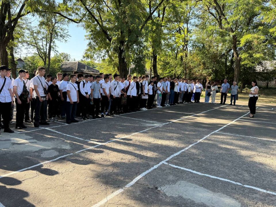 Сегодня состоялось мероприятие, посвящённое Дню Знаний и началу нового учебного года Сегодня состоялось мероприятие, посвящённое Дню Знаний и началу нового учебного года