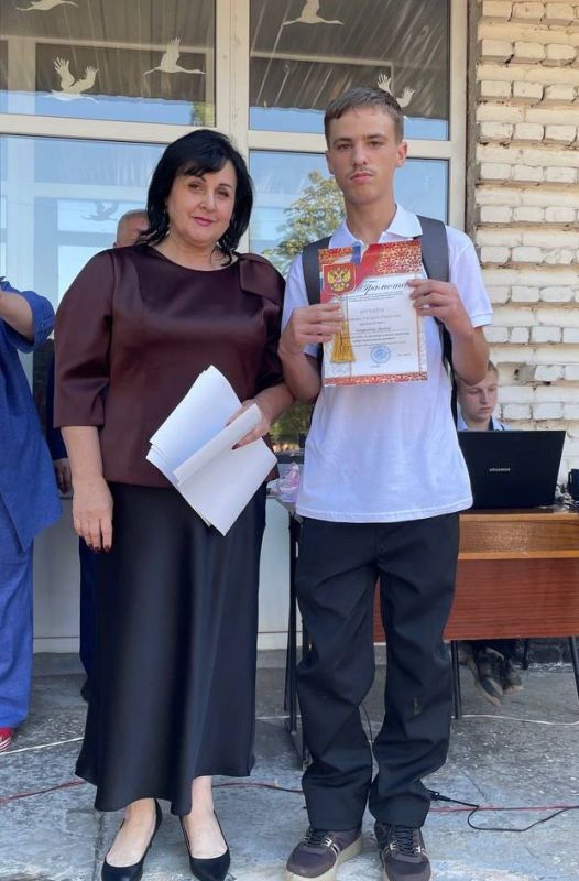 Константин Бутримов: День знаний: Начинаем новый путь в Стахановском колледже! Константин Бутримов: День знаний: Начинаем новый путь в Стахановском колледже!