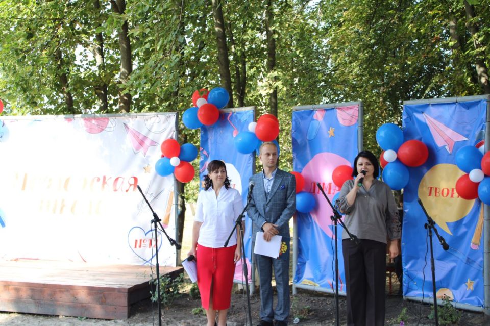 Глава Белокуракинского муниципального округа Кучерявая Ольга и представитель шеф-региона Воронежской области Жадобин Дмитрий поздравили школьников Павловской школы с Днем знаний Глава Белокуракинского муниципального округа Кучерявая Ольга и представитель шеф-региона Воронежской области Жадобин Дмитрий поздравили школьников Павловской школы с Днем знаний