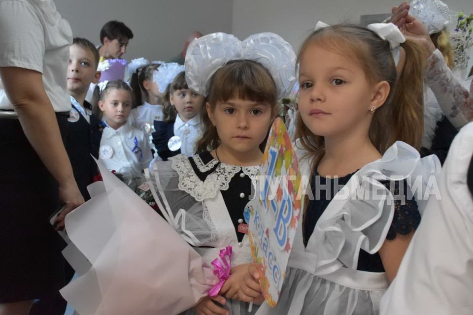 Ученики Северодонецкой школы №17 встретили новый учебный год в обновленной школе Ученики Северодонецкой школы №17 встретили новый учебный год в обновленной школе