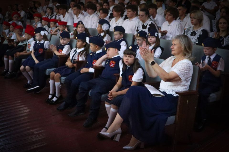 Открытие класса юстиции в Краснолучской школе № 10 1 сентября министр юстиции Андрей Гребенщиков посетил ГБОУ ЛНР «Краснолучская школа № 10 им. А.С. Пушкина». Целью визита было торжественное открытие класса юстиции, которое... Открытие класса юстиции в Краснолучской школе № 10 1 сентября министр юстиции Андрей Гребенщиков посетил ГБОУ ЛНР «Краснолучская школа № 10 им. А.С. Пушкина». Целью визита было торжественное открытие класса юстиции, которое...
