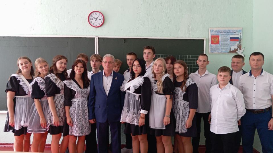 Сегодня, в столь значимый день, Председатель Совета депутатов Джан Погодин-Новиков принял участие в торжественной линейке, посвященной Дню знаний в КУВК №6 «Созвездие» Сегодня, в столь значимый день, Председатель Совета депутатов Джан Погодин-Новиков принял участие в торжественной линейке, посвященной Дню знаний в КУВК №6 «Созвездие»