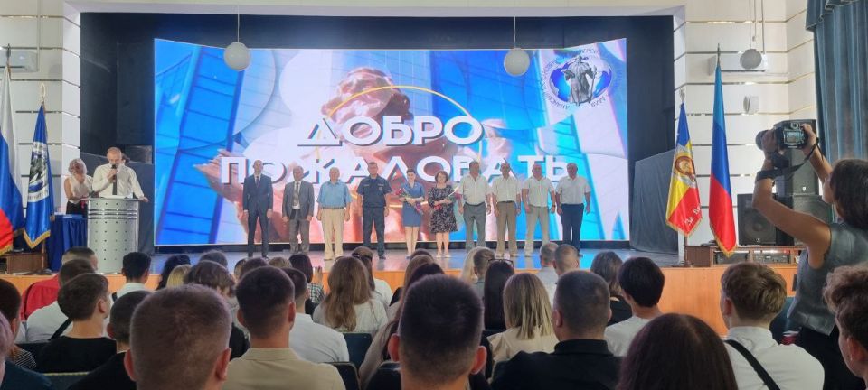 Виктор Водолацкий: 1 сентября насыщенный рабочий день в Луганской Народной Республике Виктор Водолацкий: 1 сентября насыщенный рабочий день в Луганской Народной Республике