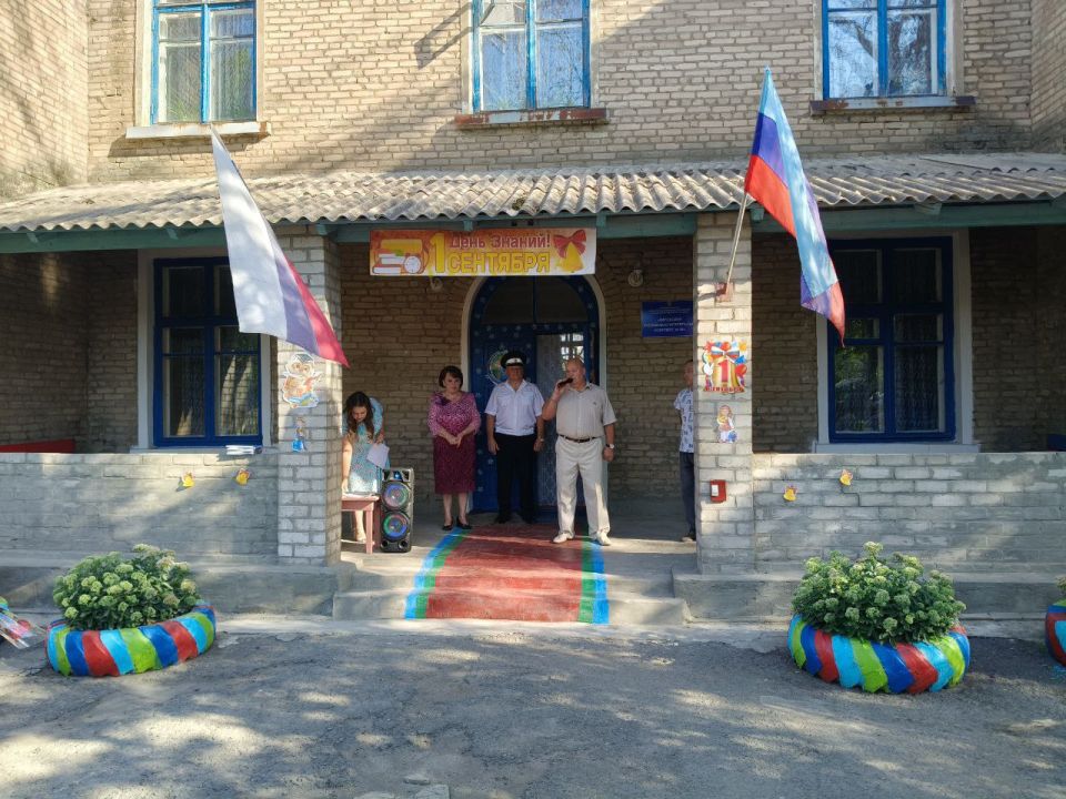 Кировские единороссы приняли участие в торжественных линейках в День знаний и поздравили всех с началом учебного года Кировские единороссы приняли участие в торжественных линейках в День знаний и поздравили всех с началом учебного года