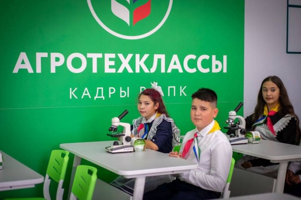 Первый раз — в агрокласс. Сегодня 585 классов с агротехнологическим профилем открыли свои двери перед будущими специалистами сельского хозяйства Первый раз — в агрокласс. Сегодня 585 классов с агротехнологическим профилем открыли свои двери перед будущими специалистами сельского хозяйства