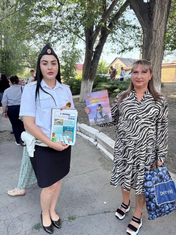 В День Знаний сотрудники Госавтоинспекции поздравляли детей и взрослых с началом учебного года и напоминали о важном-соблюдении ПДД В День Знаний сотрудники Госавтоинспекции поздравляли детей и взрослых с началом учебного года и напоминали о важном-соблюдении ПДД