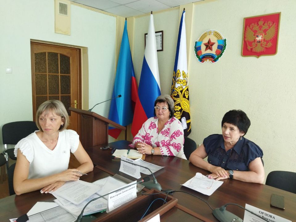 Сегодня в Администрации городского округа город Ровеньки состоялось внеочередное заседание городской комиссии по делам несовершеннолетних и защите их прав Сегодня в Администрации городского округа город Ровеньки состоялось внеочередное заседание городской комиссии по делам несовершеннолетних и защите их прав