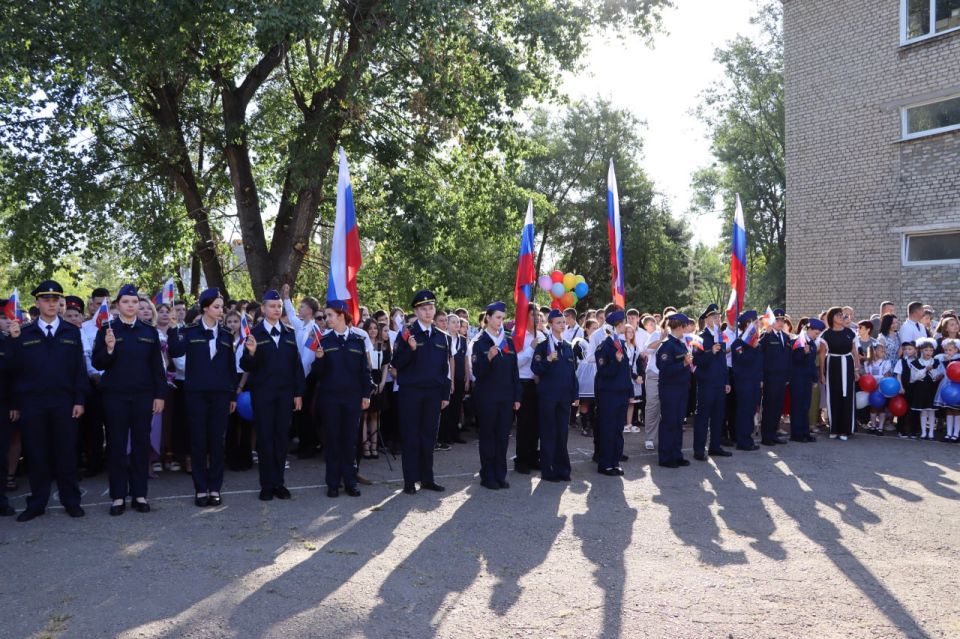 В Стаханове открылся первый в Республике кадетский (юридический) класс В Стаханове открылся первый в Республике кадетский (юридический) класс