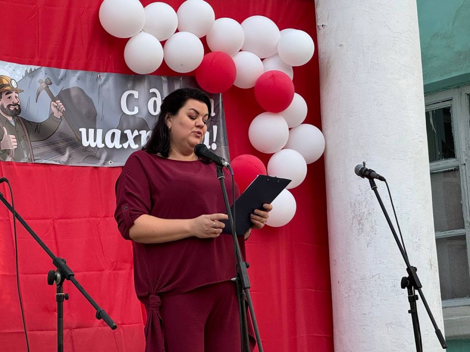 В поселке Северный День Шахтера отметили праздничным концертом В поселке Северный День Шахтера отметили праздничным концертом