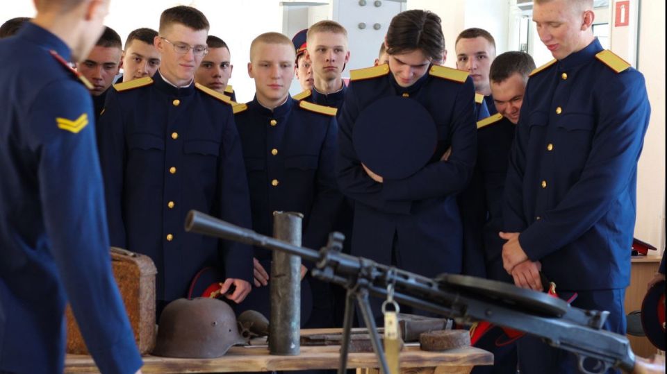 В Луганской академии СК России прошло торжественное мероприятие, посвященное Дню знаний В Луганской академии СК России прошло торжественное мероприятие, посвященное Дню знаний