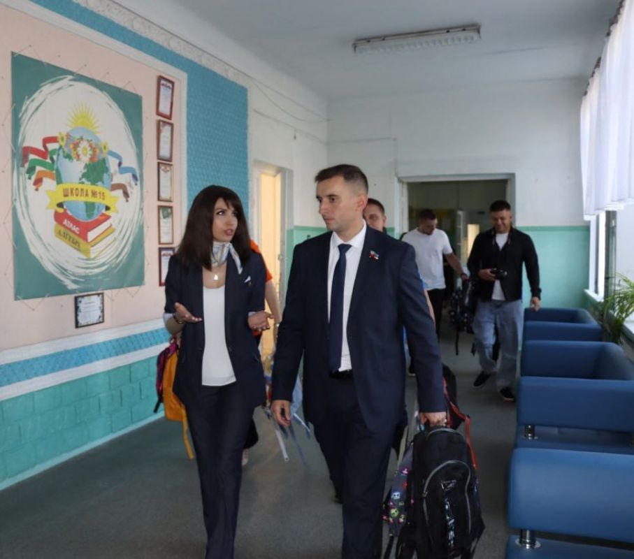 Яна Сылкина: Вместе с депутатом Народного Совета ЛНР, руководителем регионального отделения «Молодой гвардии Единой России» Андреем Самойловым вручили рюкзаки и канцелярские наборы первоклассникам Северодонецкой средней... Яна Сылкина: Вместе с депутатом Народного Совета ЛНР, руководителем регионального отделения «Молодой гвардии Единой России» Андреем Самойловым вручили рюкзаки и канцелярские наборы первоклассникам Северодонецкой средней...